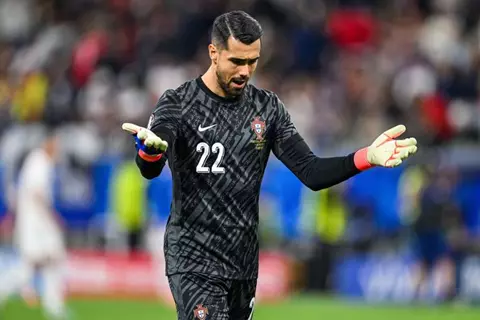 تقارير: مانشستر سيتي يضع عينه على حارس بورتو لخلافة إيدرسون